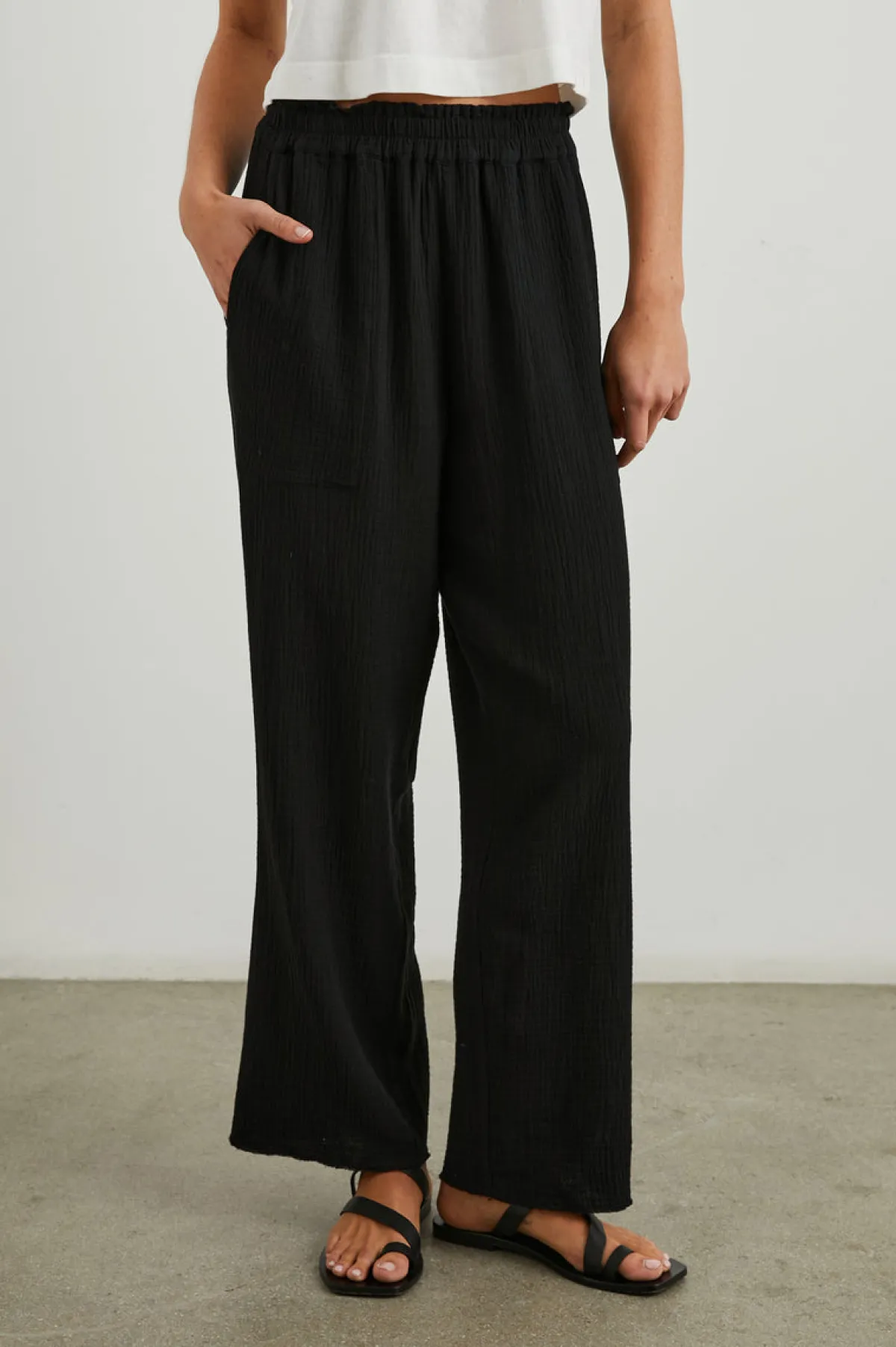 LEON CROP PANT - BLACK GAUZE|Rails Online